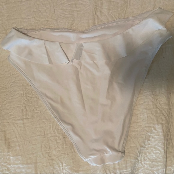 NWOT Show Me Your MuMu Ruffle White Bottom - Picture 2 of 4